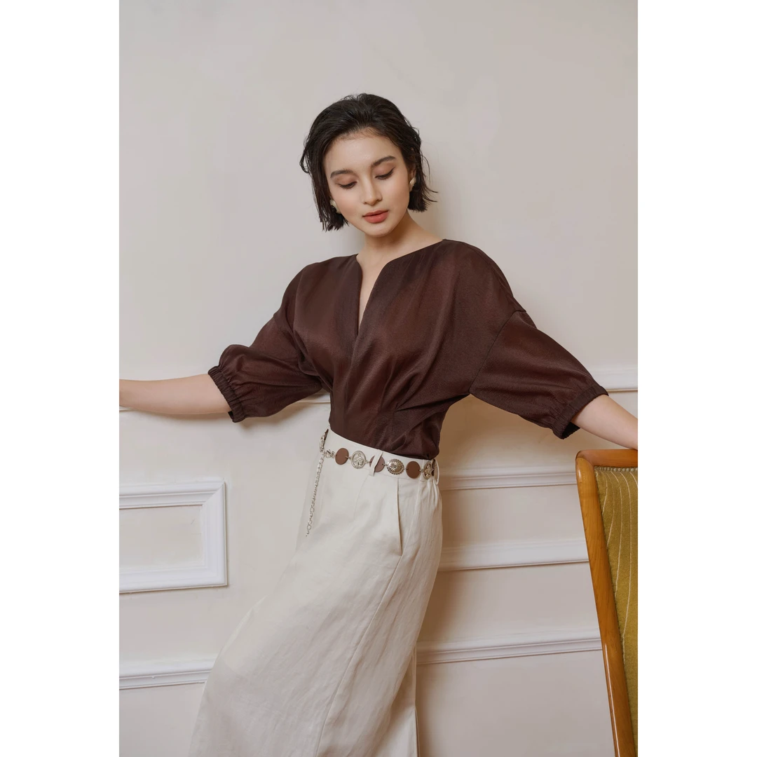 【林深不语】复古美人天鹅颈弧V领法式优雅高级感收腰短袖上衣