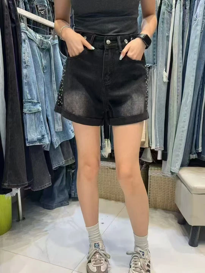 梵思羽2025春夏新款高腰显瘦钉子牛仔短裤女8849