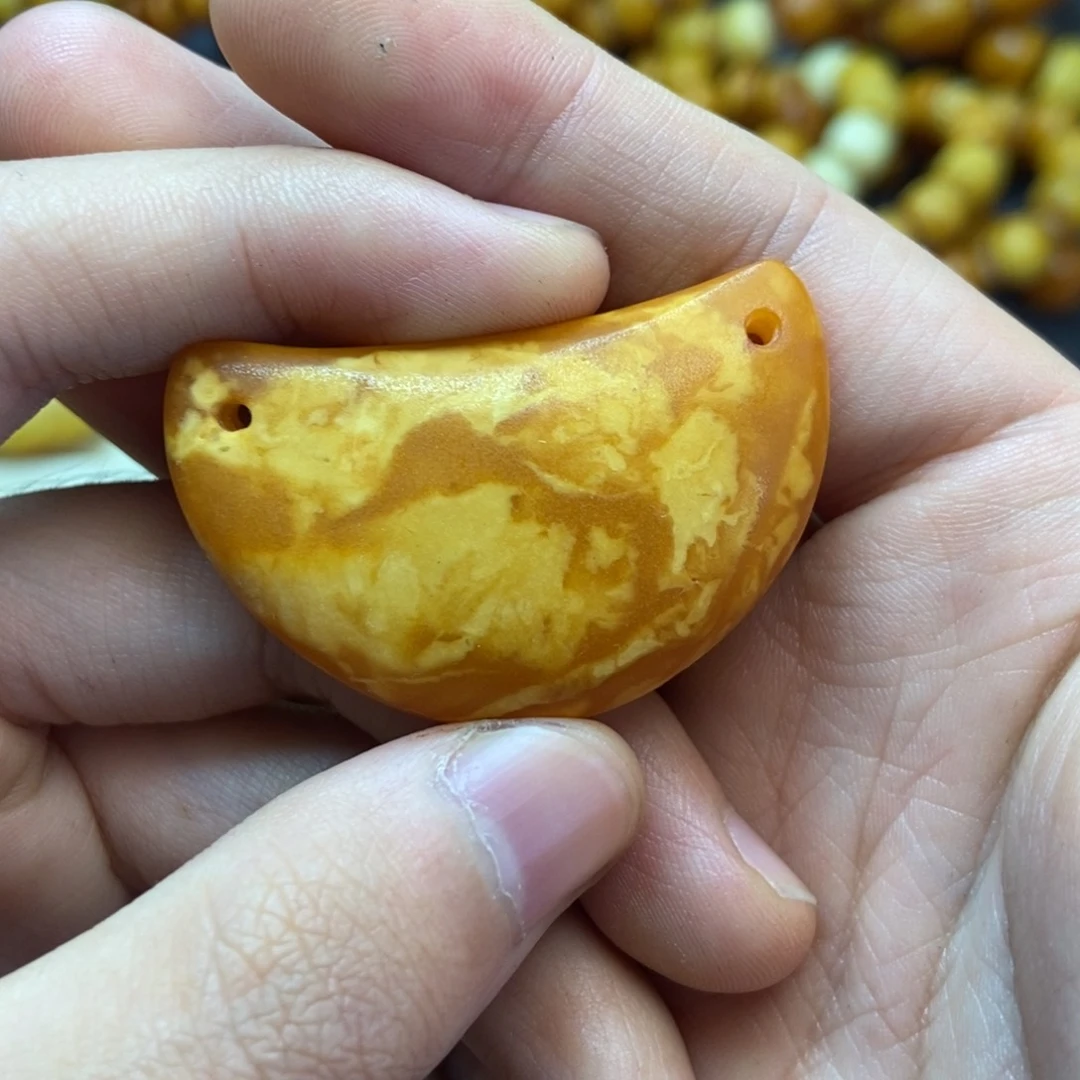 蜜蜡未镶嵌珠宝奇石