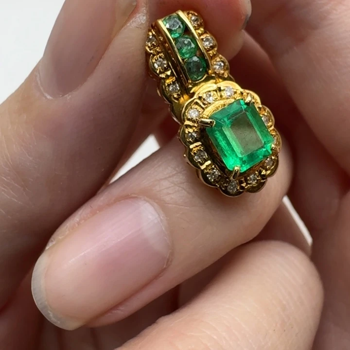 颈饰祖母绿未镶嵌