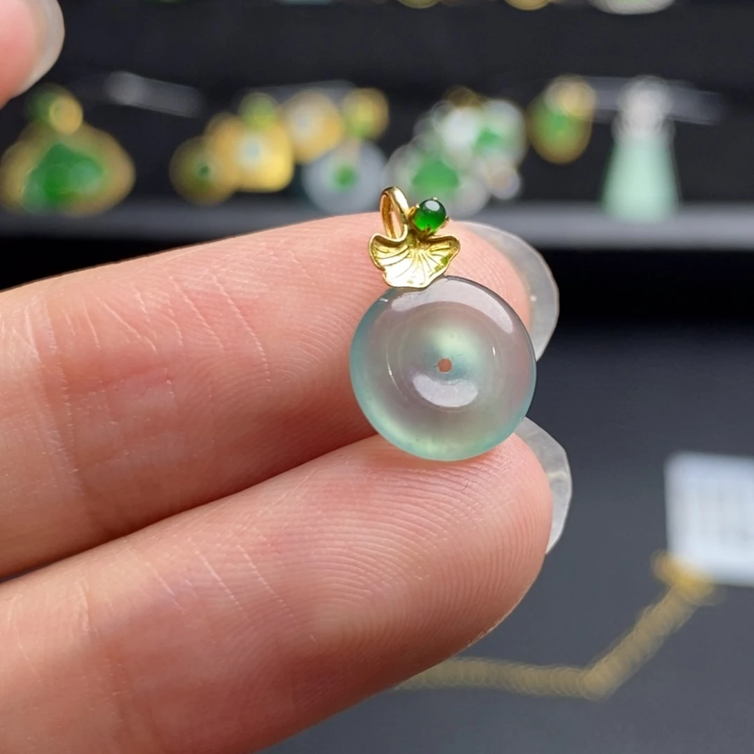 翡翠18K金镶嵌颈饰