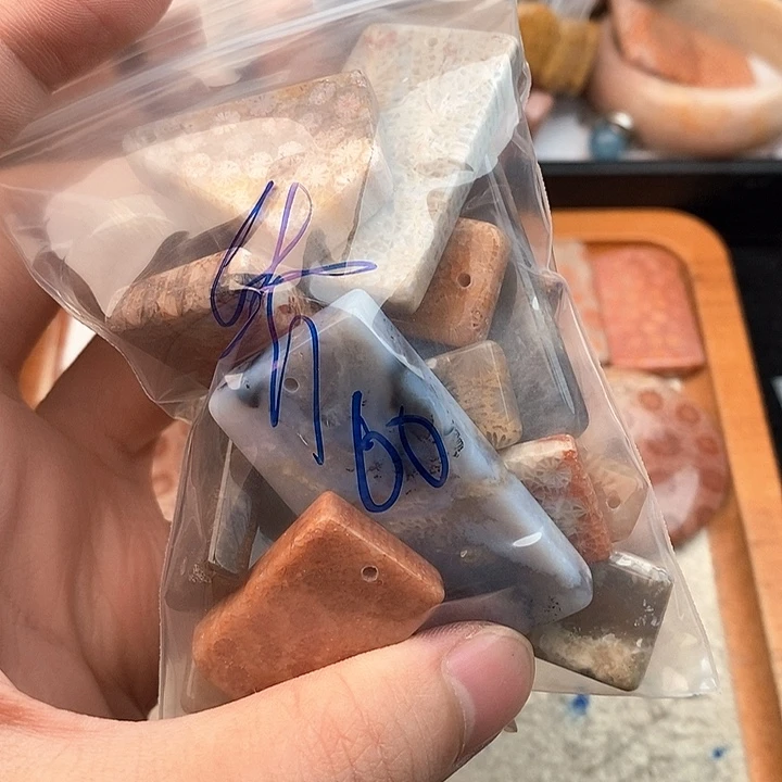 硅化玉颈饰未镶嵌乔*森