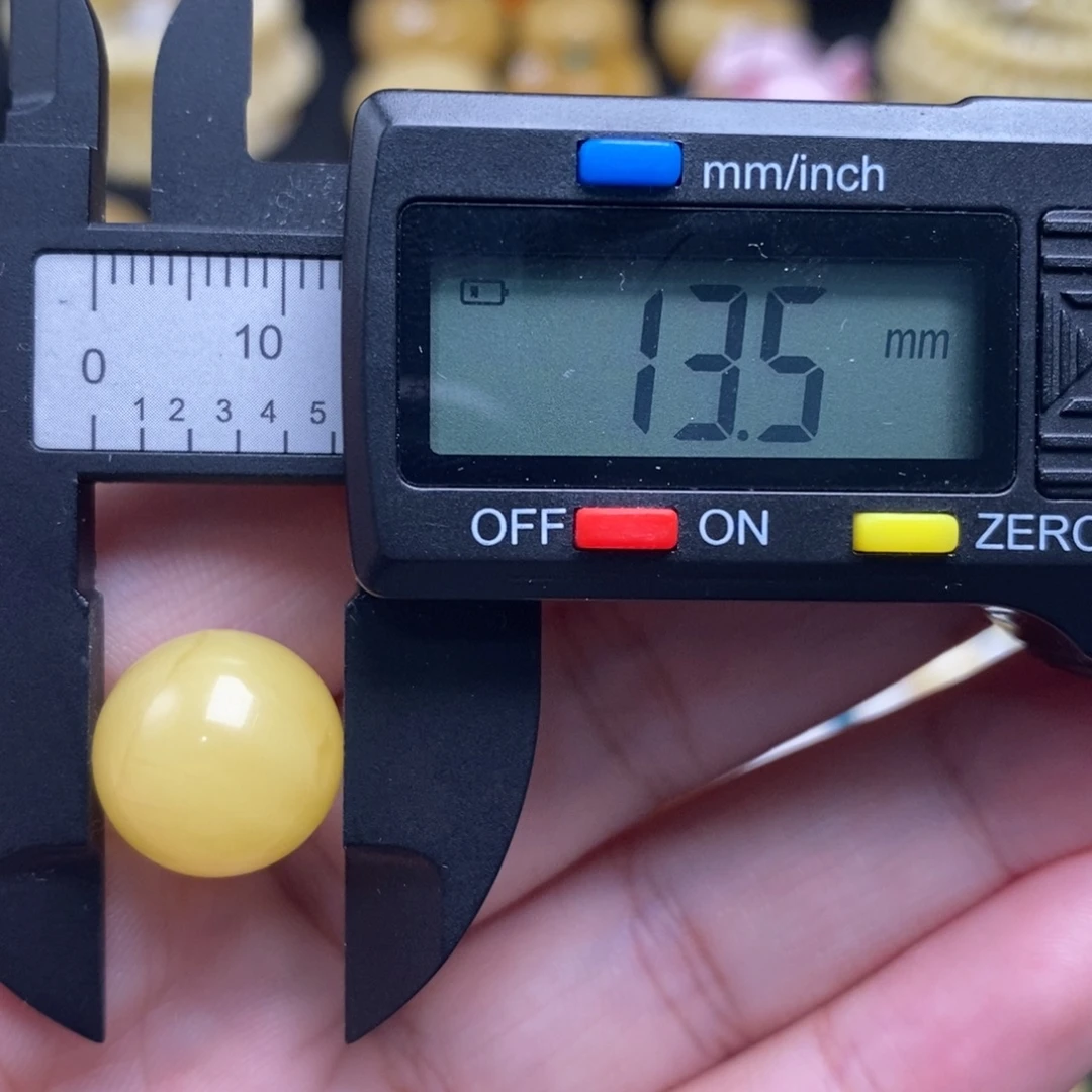 蜜蜡未镶嵌珠宝奇石