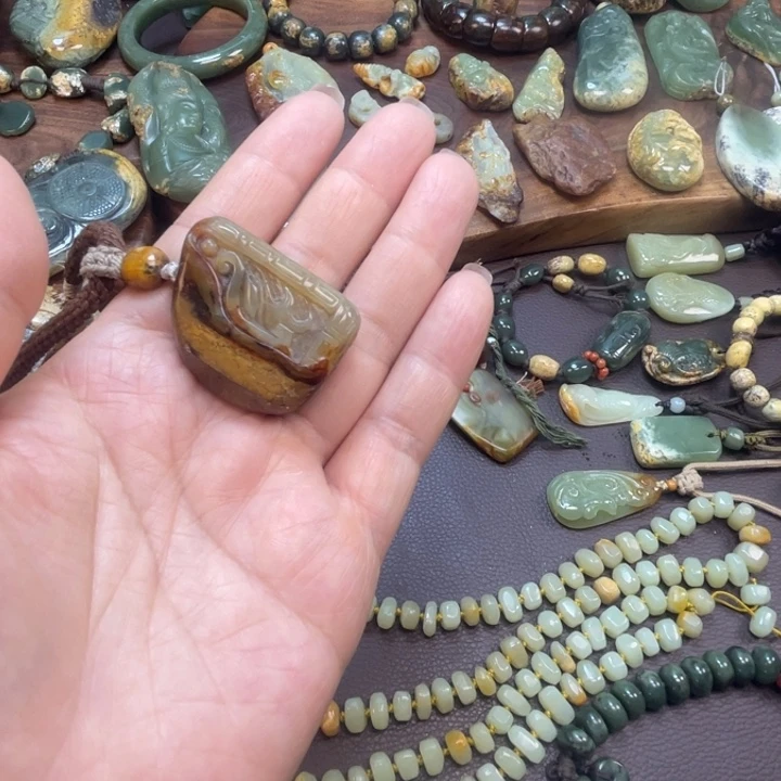 养***多岫岩河磨玉（透闪石质玉）未镶嵌珠宝半成品