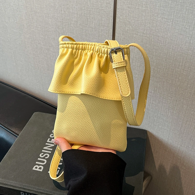 今年流行的包包女式2025新款潮时尚百搭褶皱水桶包单肩斜挎手机包