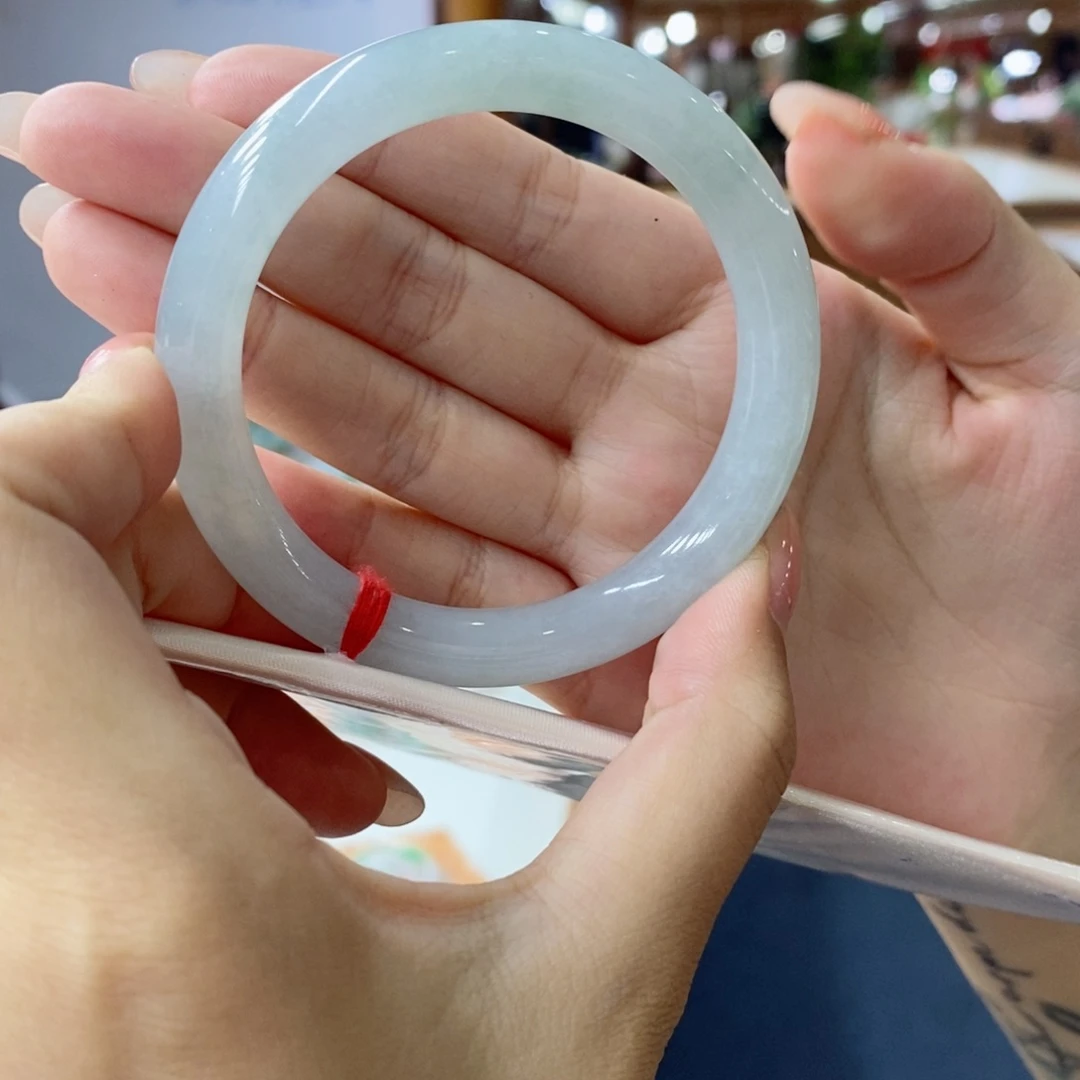 翡翠手镯未镶嵌翡翠