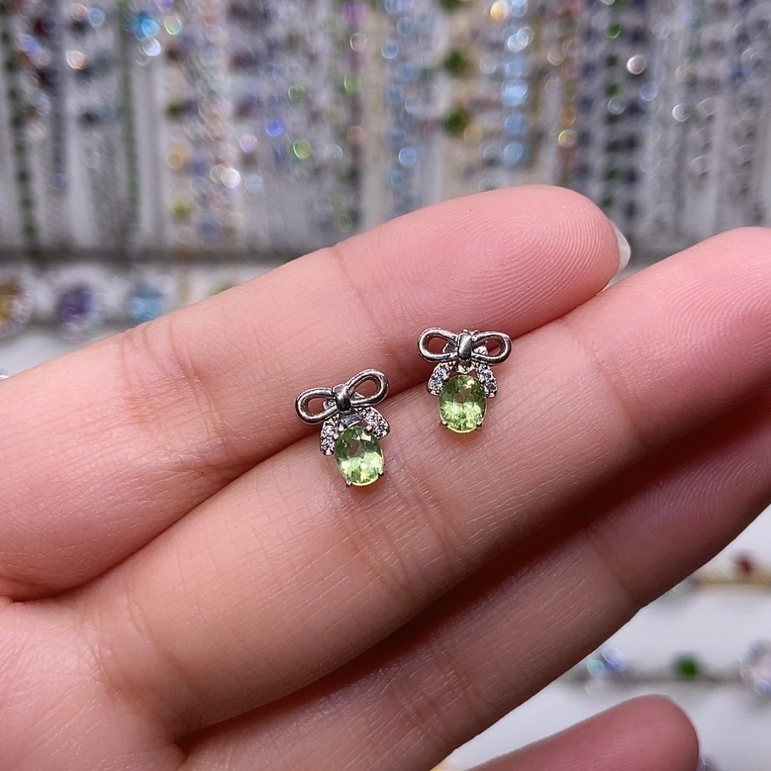 橄榄石耳饰银S925镶嵌