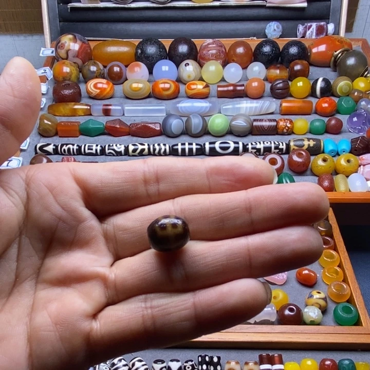 乡***哥玛瑙/玉髓未镶嵌巴西玛瑙饰品桶珠