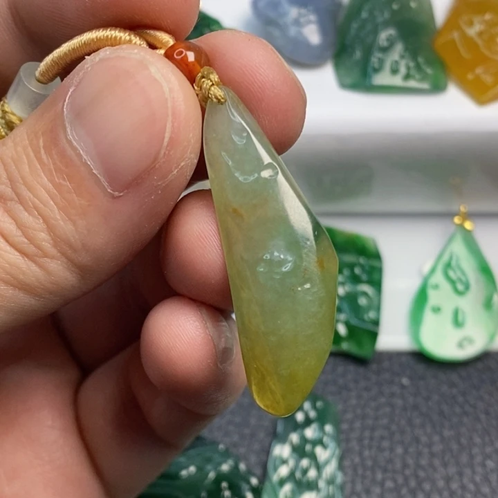 翡翠未镶嵌颈饰翡翠