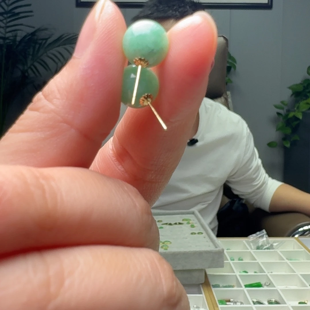 翡翠18K金镶嵌耳饰天然微瑕