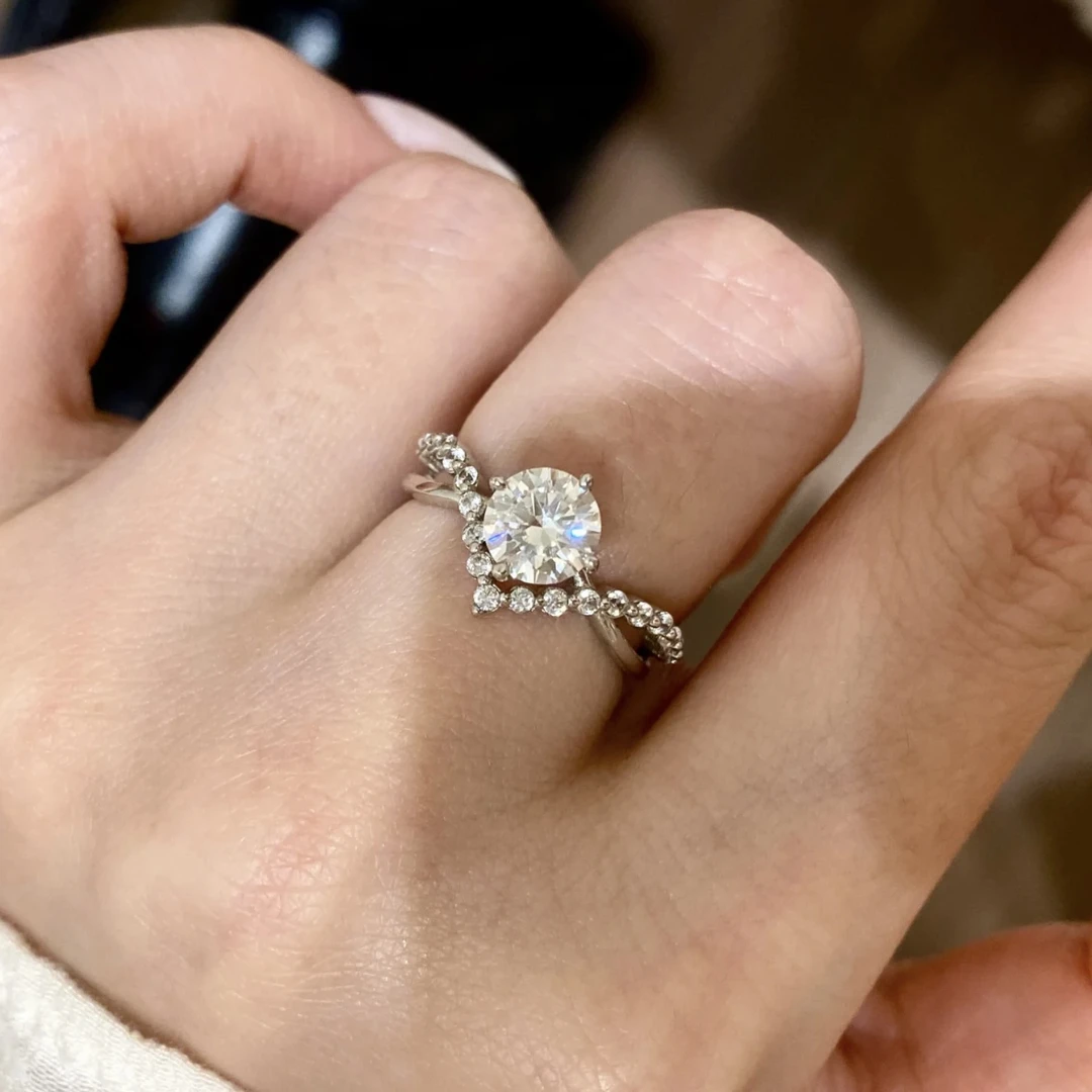 925银莫桑石戒指 【皇冠四爪】女款银戒指时尚饰品小众百搭情侣对戒