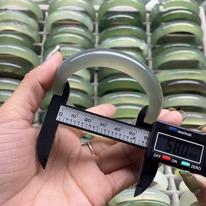 蛇纹石玉未镶嵌手镯109