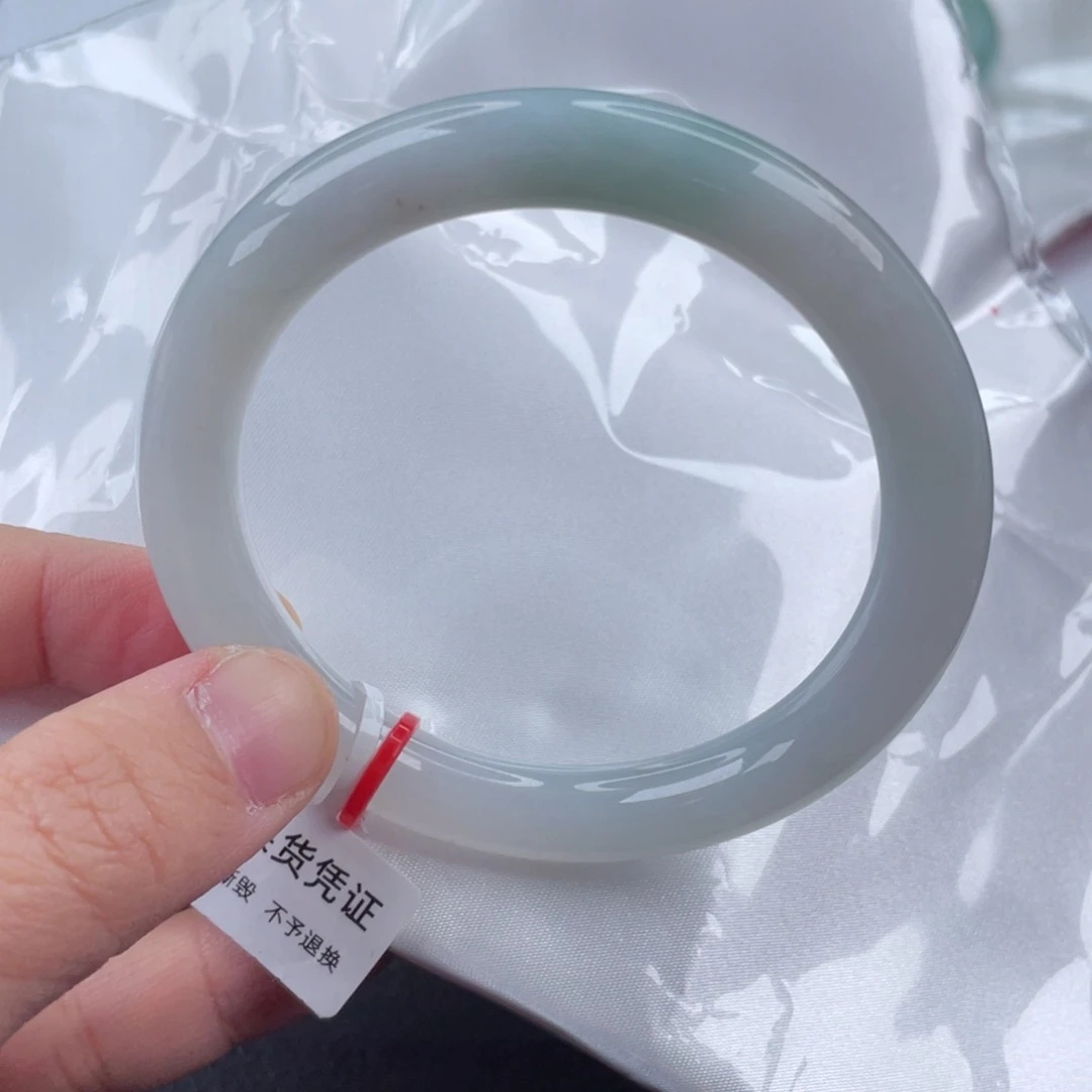 翡翠手镯未镶嵌56圈口