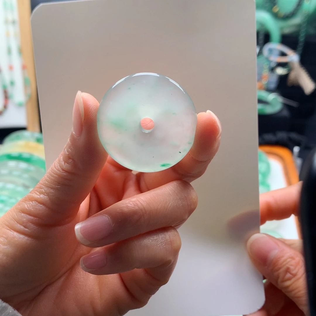 颈饰未镶嵌石英质玉