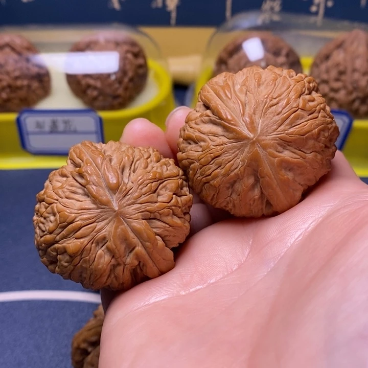文玩核桃把件御尊