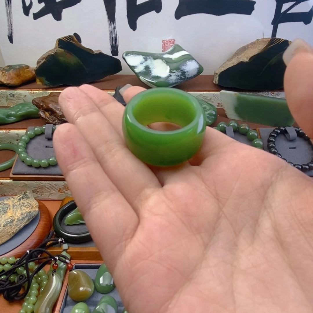 玉***儿和田玉（碧玉）戒指未镶嵌