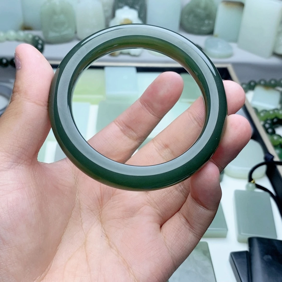 和田玉未镶嵌颈饰景*