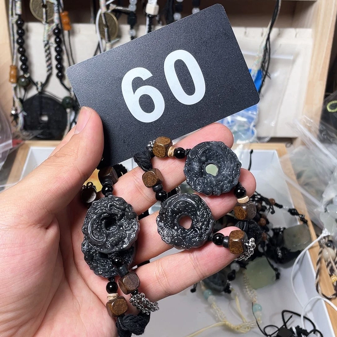 蛇纹石玉颈饰合金