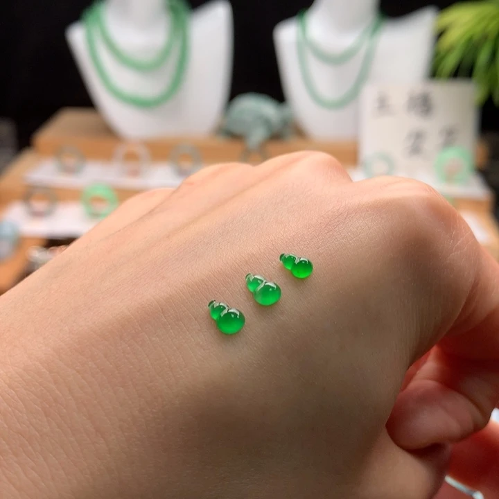 丿***樂翡翠未镶嵌颈饰天然缅甸A货翡翠