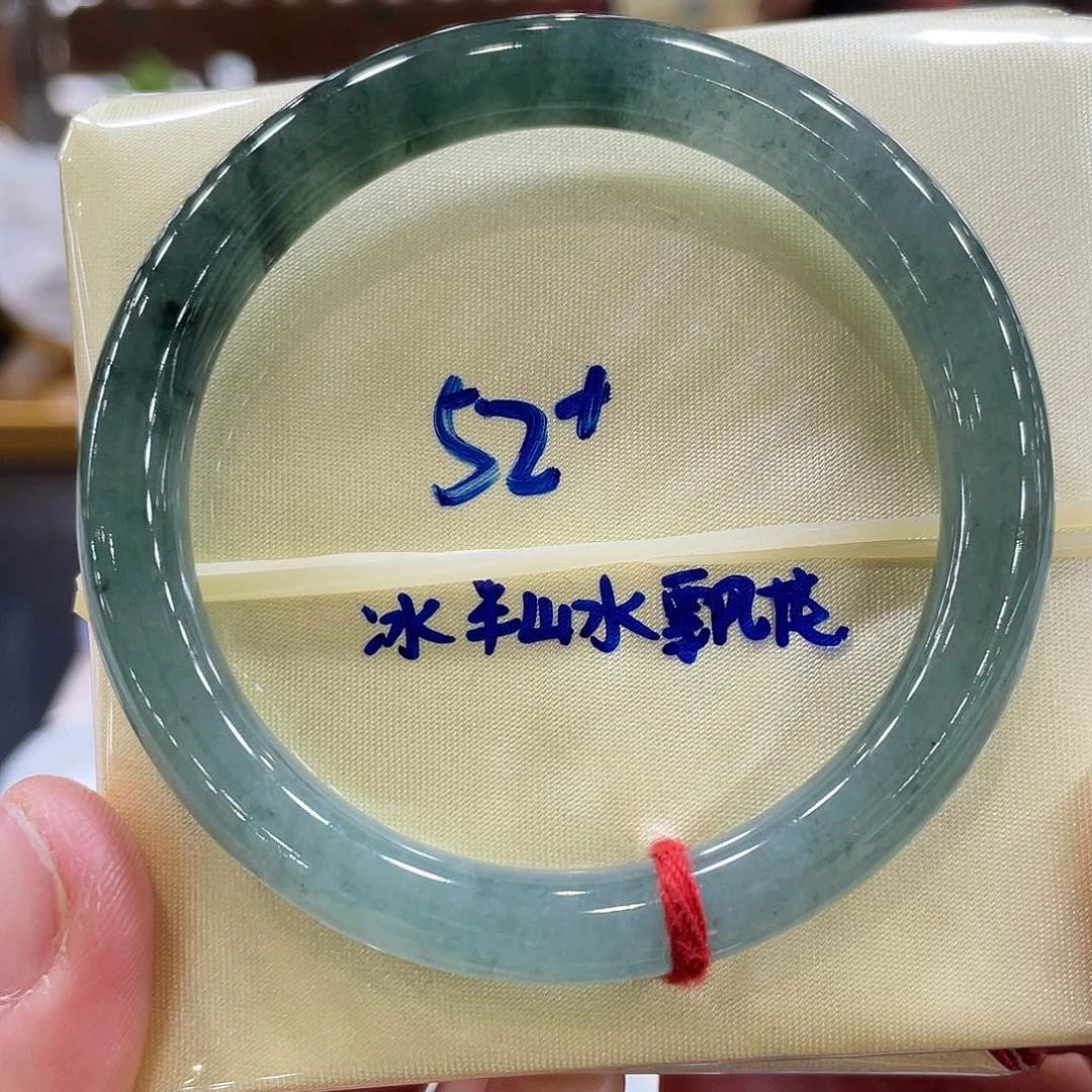 翡翠手镯未镶嵌翡翠手镯