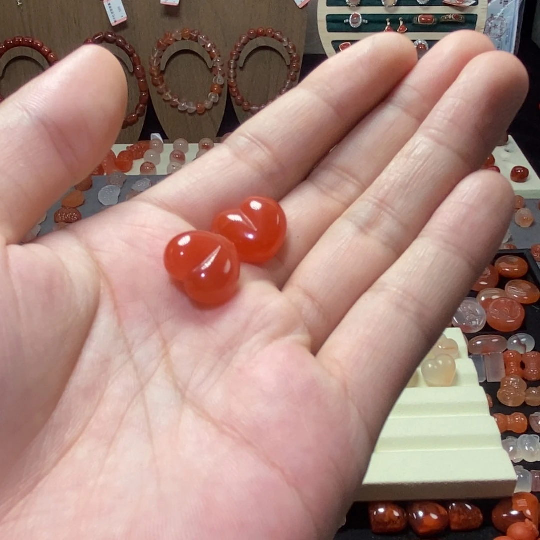 圆****南红玛瑙冰飘未镶嵌屁桃两颗打孔不退换