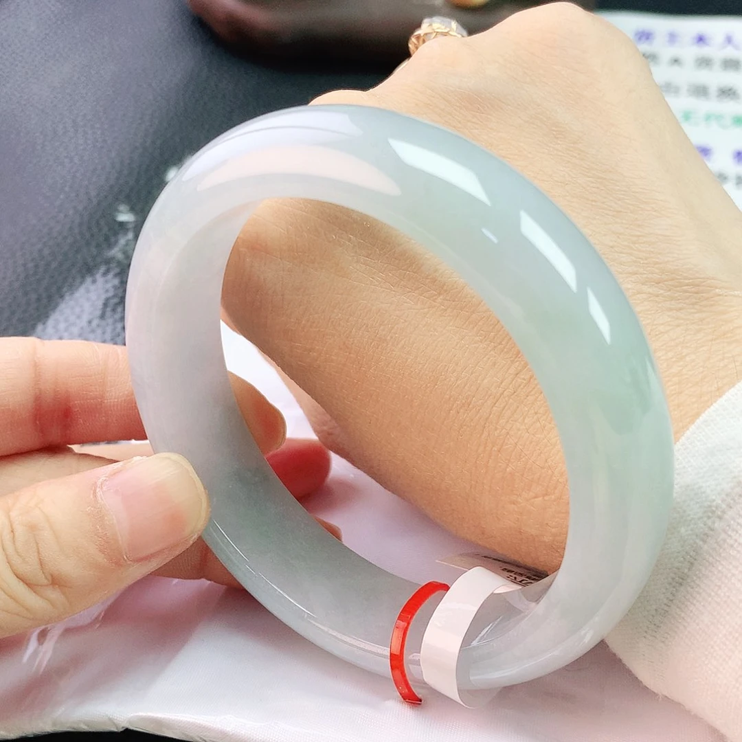 翡翠手镯未镶嵌62轮胎