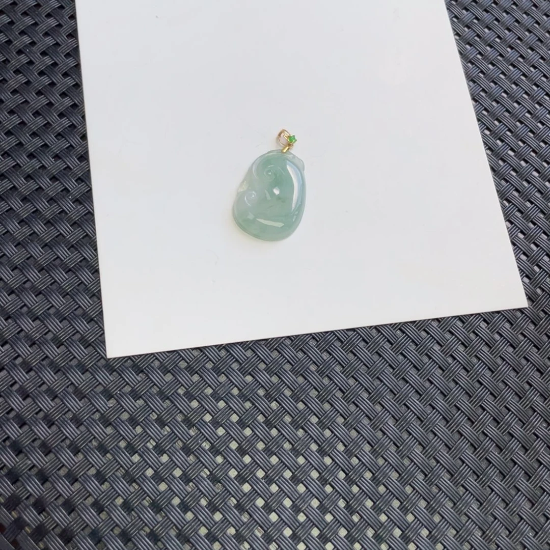 翡翠18K金镶嵌颈饰如意