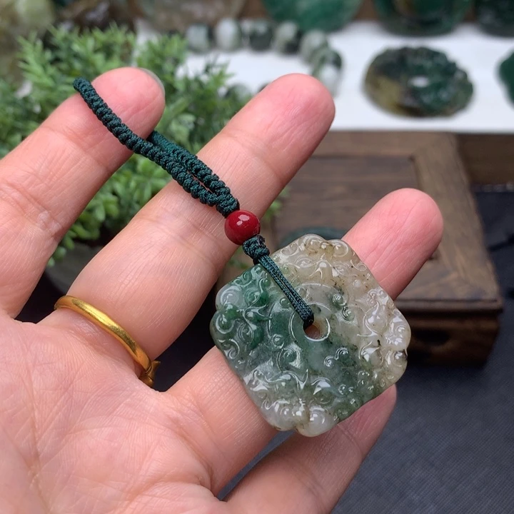 独山玉未镶嵌颈饰