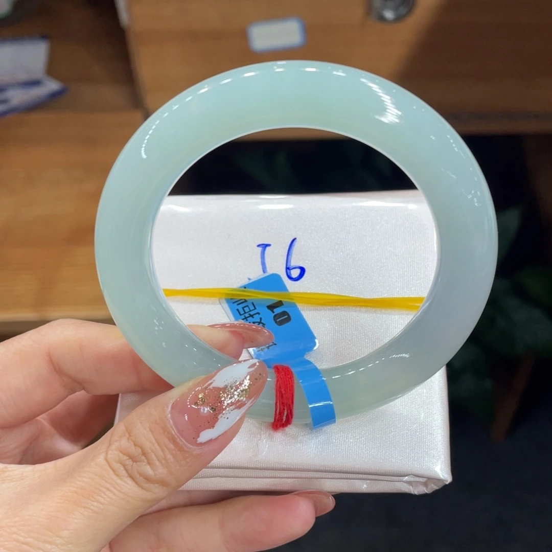 翡翠手镯未镶嵌天然翡翠