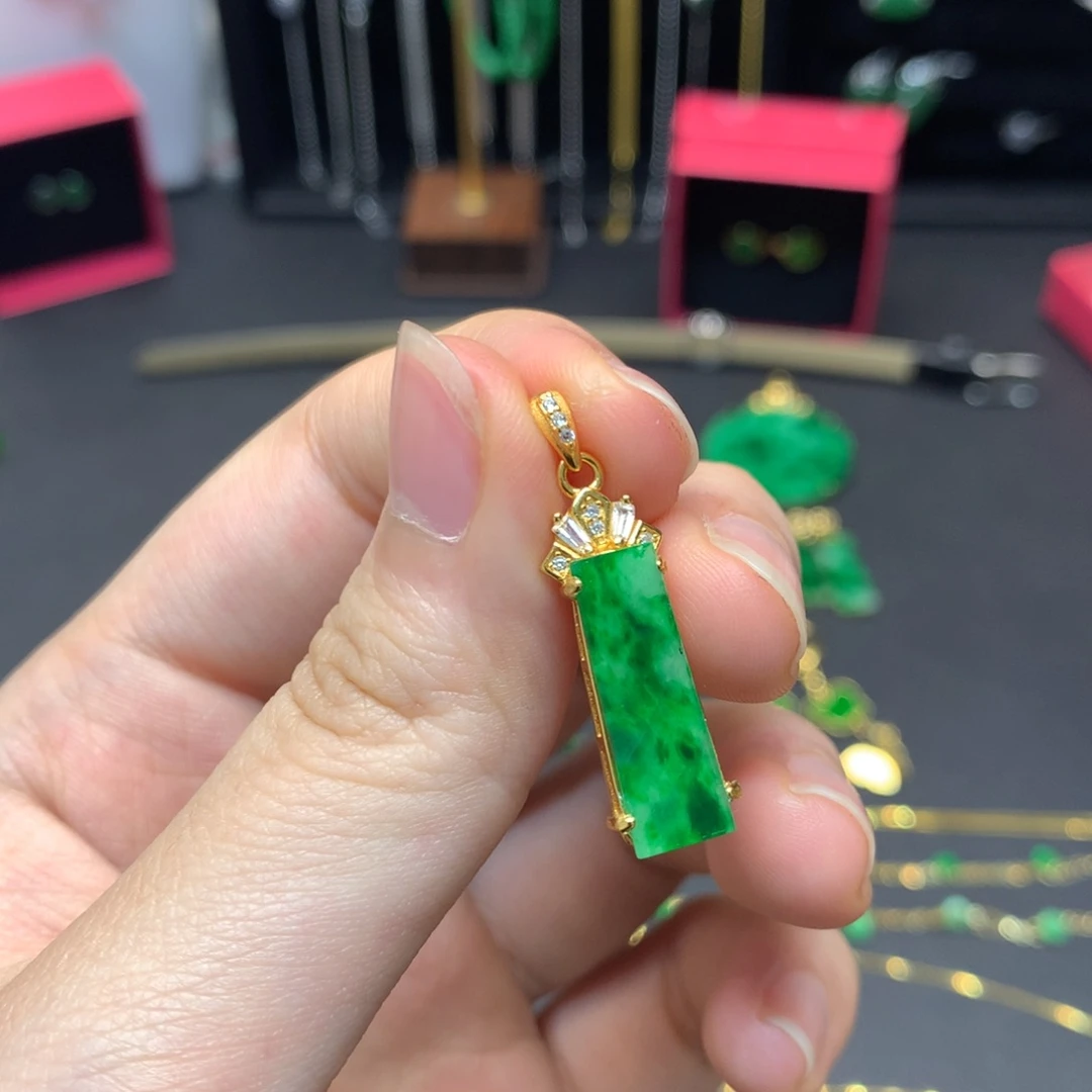 翡翠未镶嵌吊坠(不含链)有纹裂