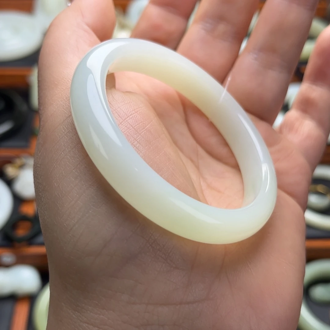 和田玉未镶嵌手镯55+