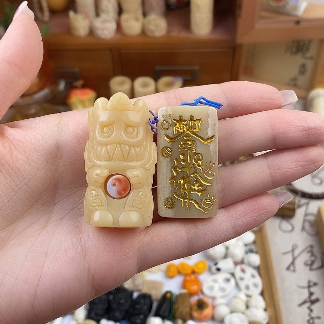 鹿骨把件?***?M21马骨雕刻的穷奇骨笛➕日进斗金牌