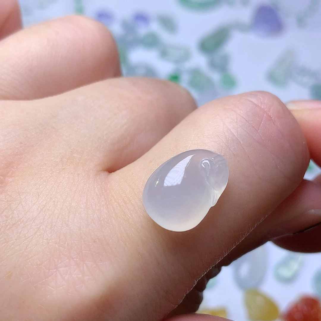 翡翠未镶嵌颈饰钱袋