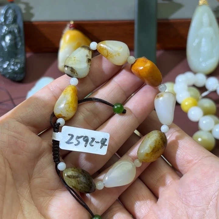 和田玉未镶嵌手串