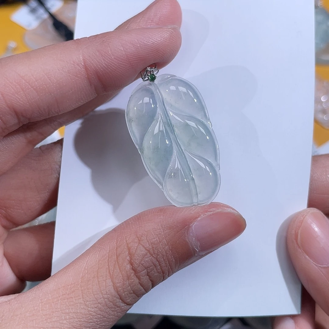 翡翠挂件18K金镶嵌叶子
