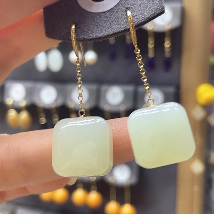 和田玉18K金镶嵌耳饰