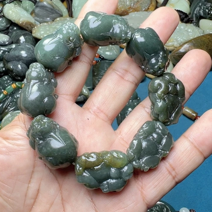 和田玉未镶嵌把件