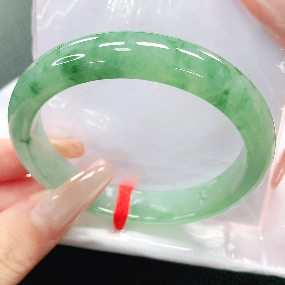 翡翠手镯未镶嵌57圈