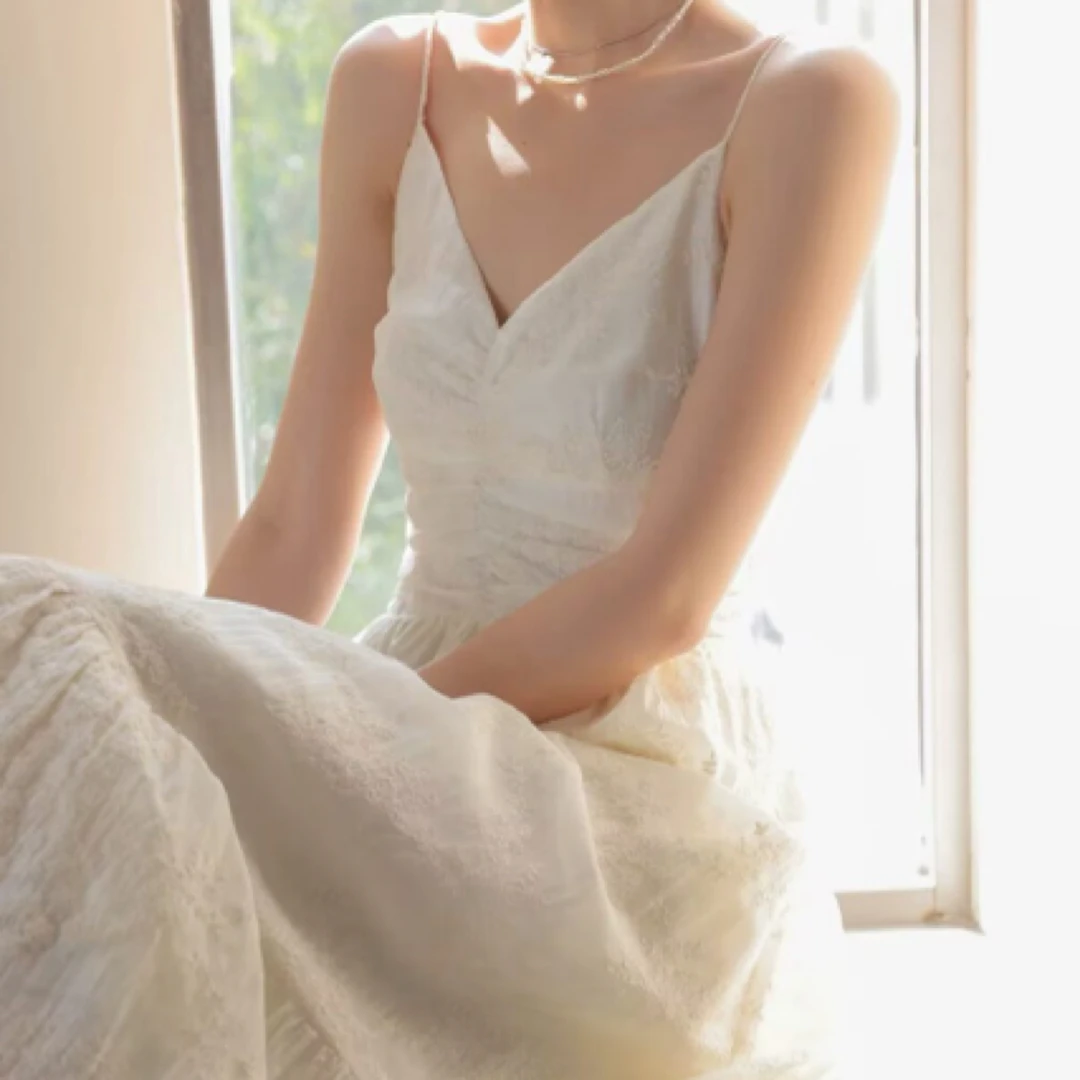 米白色高级感显瘦A字夏季新款吊带长裙女法式气质连衣裙