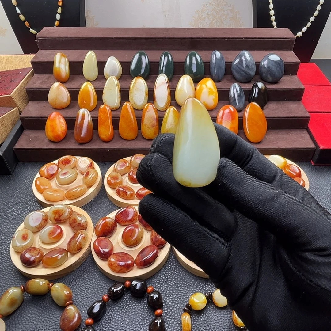 和田玉未镶嵌吊坠(赠链)