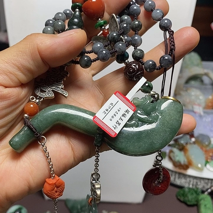 翡翠未镶嵌吊坠(赠链)