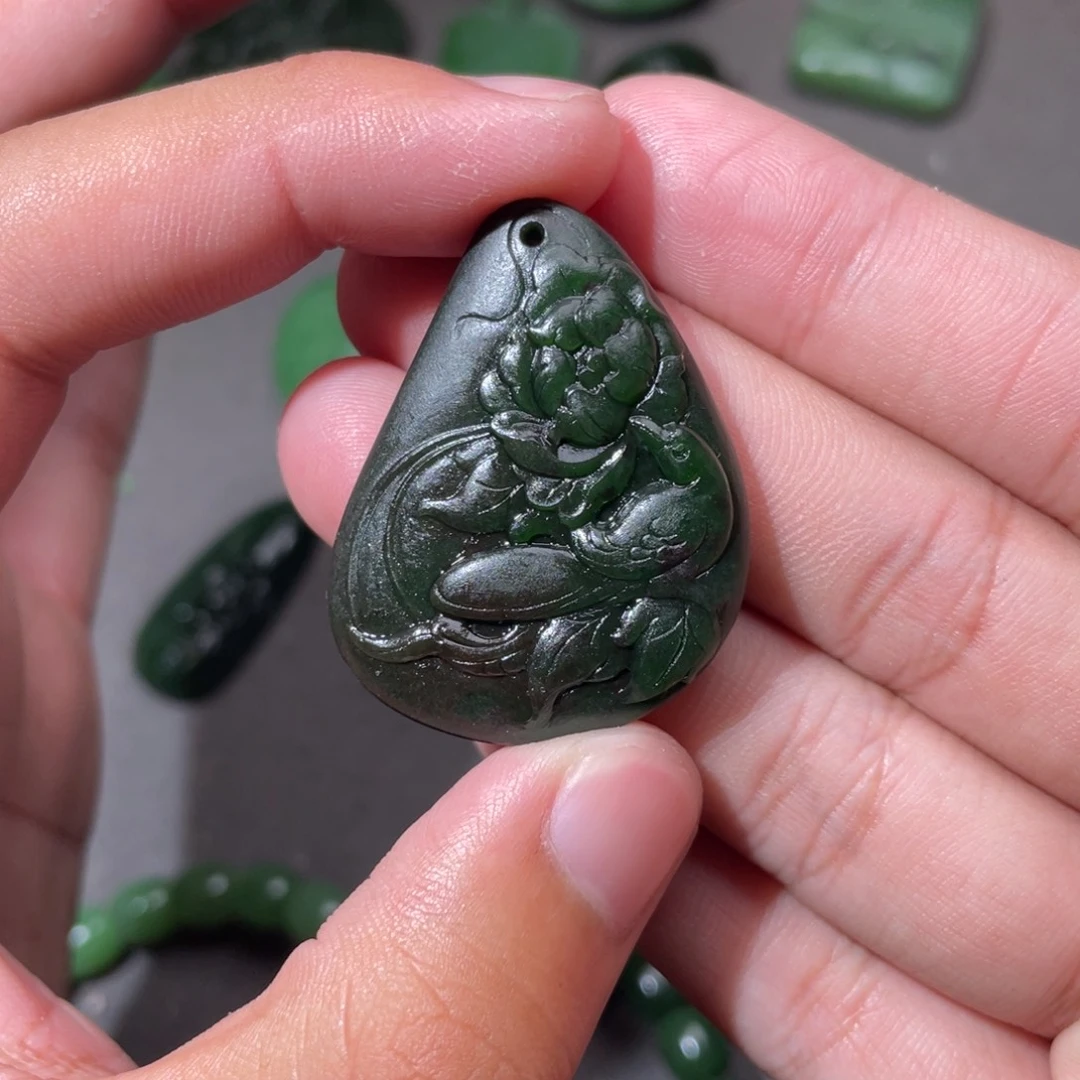 和田玉（碧玉）未镶嵌颈饰定制