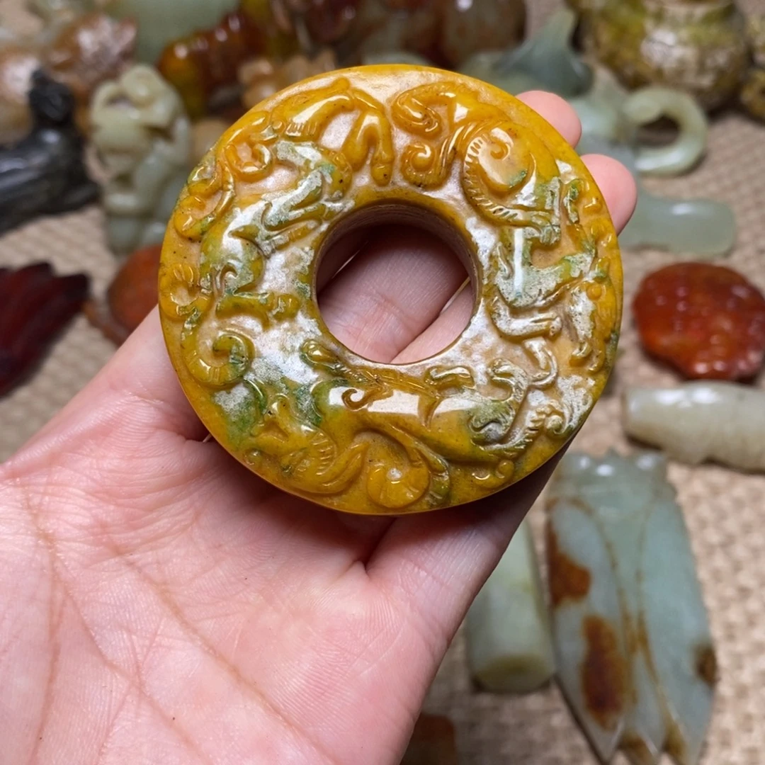 双***一蛇纹石玉未镶嵌颈饰