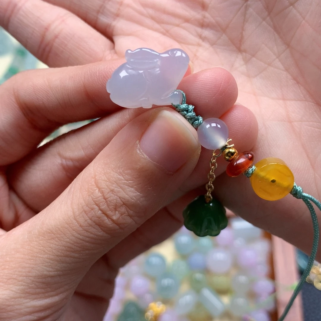 翡翠未镶嵌颈饰闪