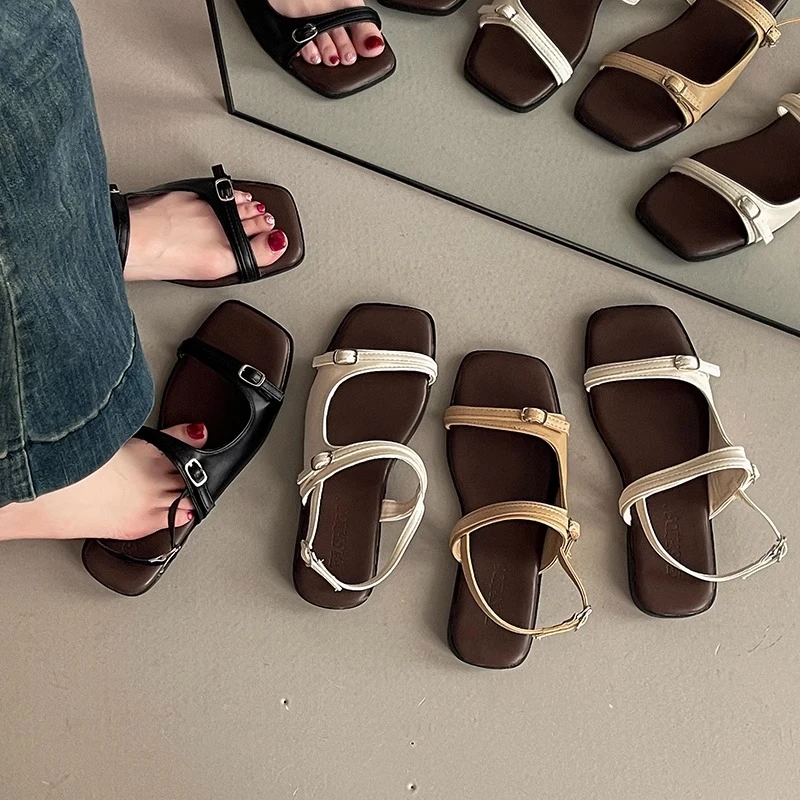 时尚百搭复古方头平底一字扣带罗马凉鞋女士2025夏季设计感沙滩鞋