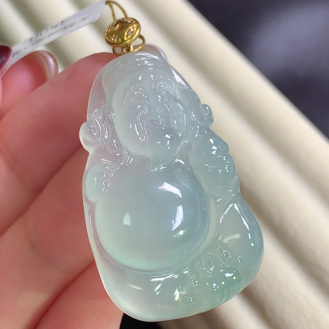 翡翠18K金镶嵌颈饰财神