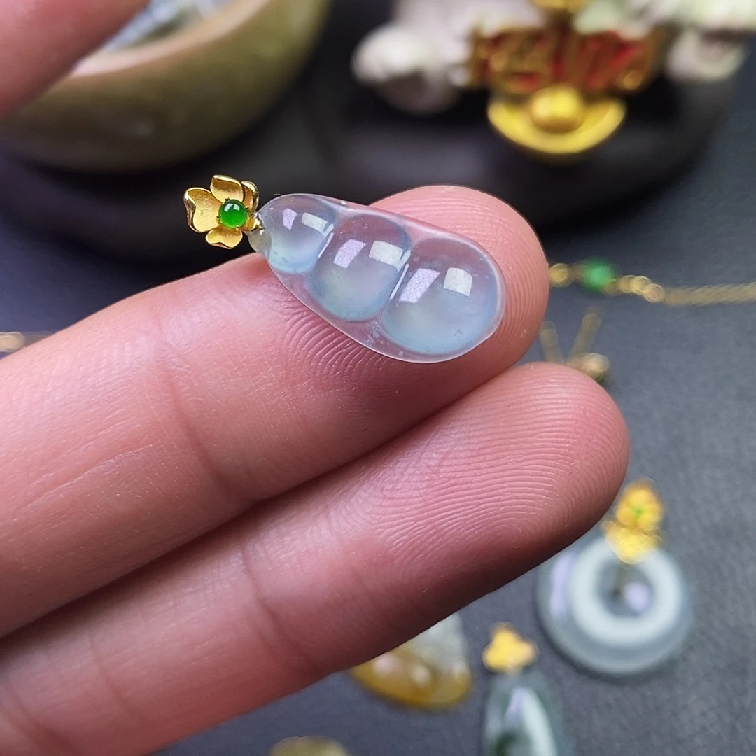 颈饰18K金镶嵌翡翠