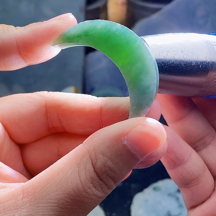 翡翠未镶嵌颈饰毛料62