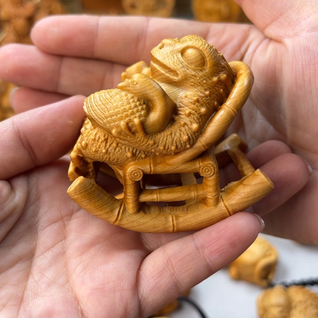 魏***峰柏木（崖柏）摇摇椅金蟾