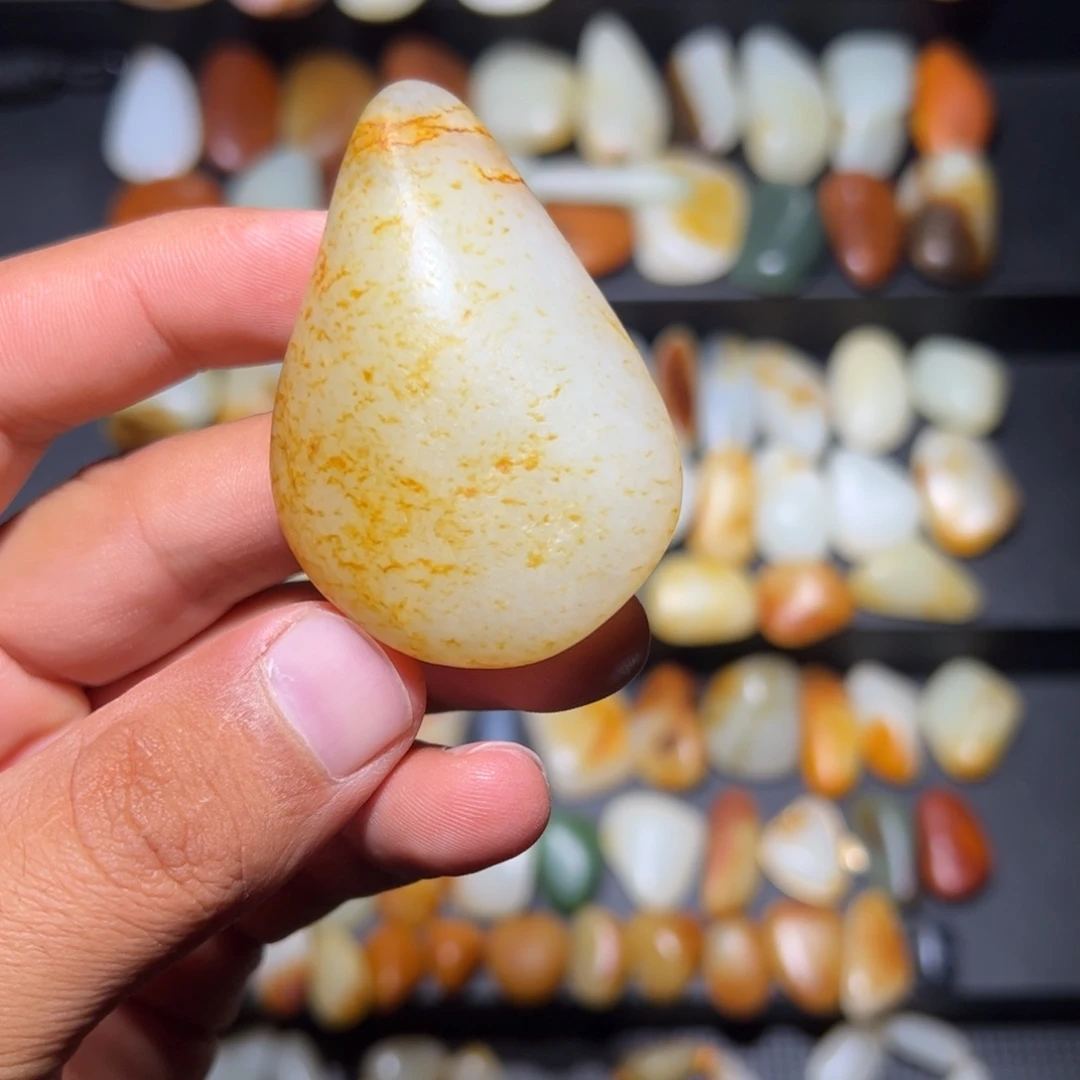 和田玉未镶嵌颈饰59.2克无修